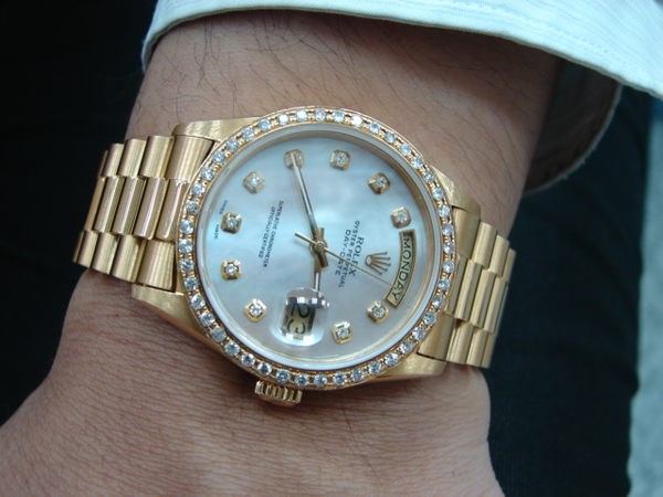 4、 10颗钻石的金劳力士日期手表多少钱