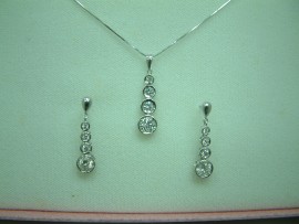 流當品拍賣 專櫃精品 1克拉 F色 鑽石套組 項鍊 耳環