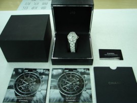 台中 流當品拍賣 原裝 CHANEL J12 33mm 石英 白陶瓷 女錶 9成5新 喜歡價可議或交換